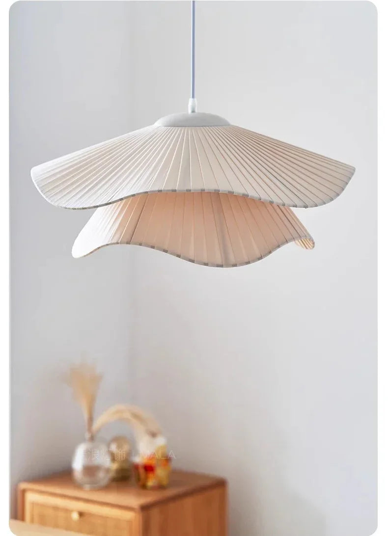 Elegant Plissé Taklampe – Skandinavisk Design