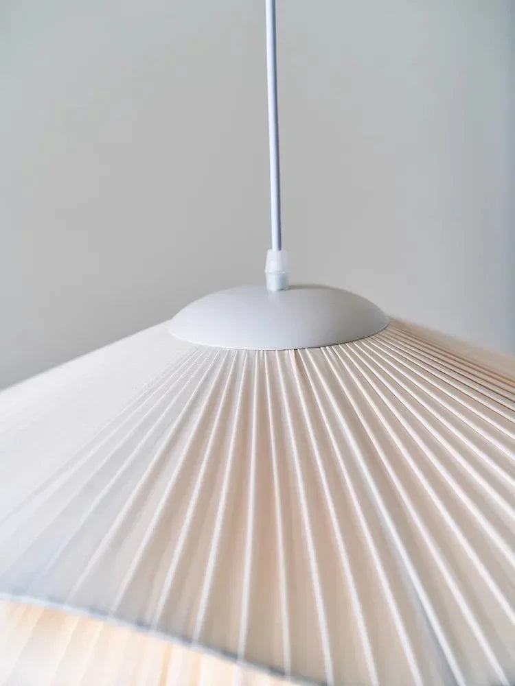 Elegant Plissé Taklampe – Skandinavisk Design