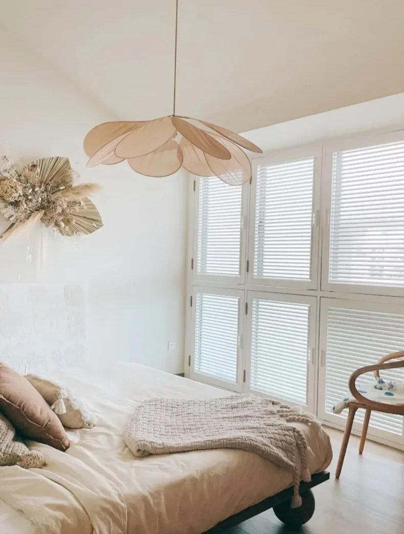 Japandi Bladformet Taklampe – Håndlaget Stoffdesign