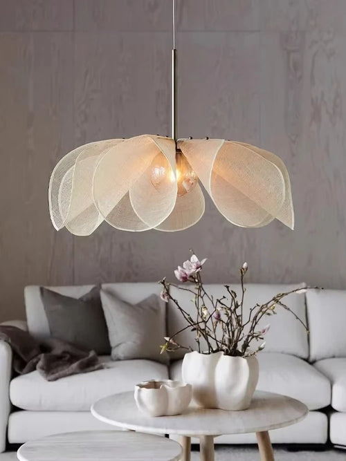 Blomsterformet Taklampe – Elegant Japandi Design i Stoff